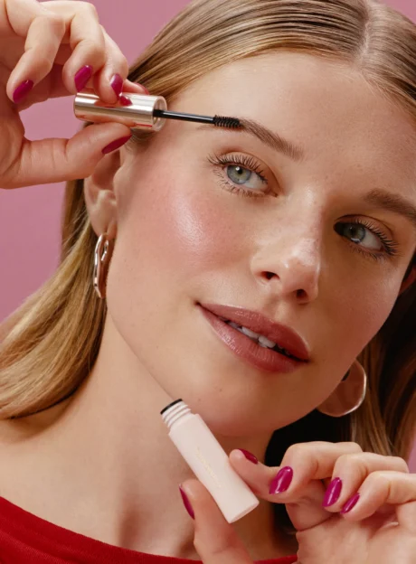 ON-FIGURE-HOL25-LASH-BROW-ESSENTIALS-SET-APPLICATION-01