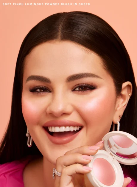 CAMPAIGN-SELENA-SOFT-PINCH-LUMINOUS-POWDER-BLUSH-CHEER-02