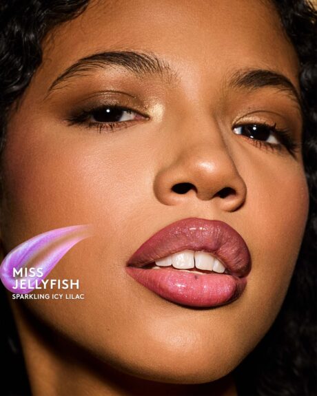 FB816865GLOBAL_GLOSSBOMBOIL_INFOGRAPHICS_1200x1500_2Model_Smear_MISSJELLYFISH_2