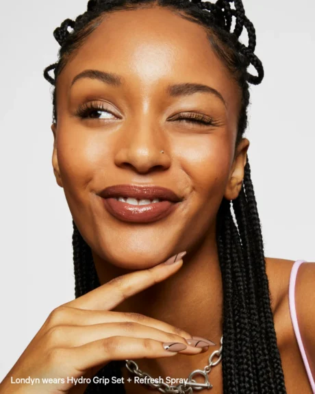 MMU-1200x1200-Hydro-Grip-Spray-Portrait-Londyn_432c37df-9335-4535-8196-b4fa601b1f2c_1500x